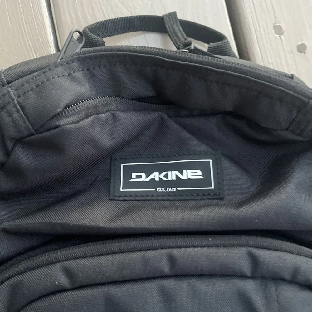 DAKINE Duel 25 Ll Snowboard & Skateboard Sport Backpack Padded Pockets Black